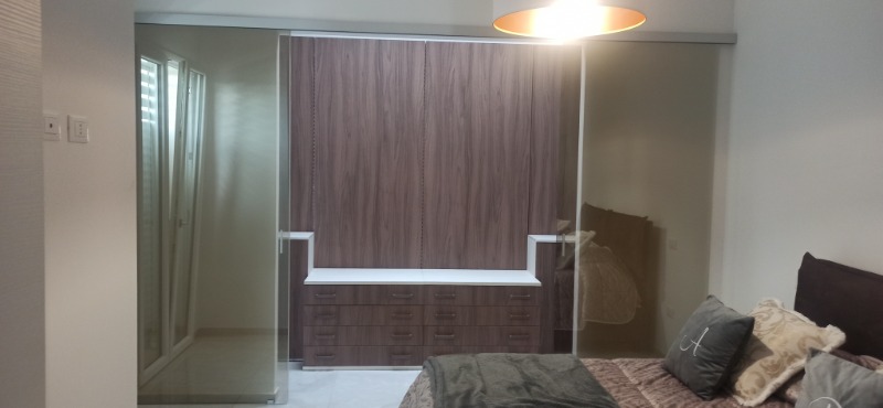 scorrevole armadio riflettente