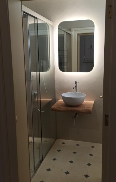 Specchio led sagomato